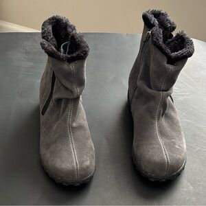 Khombu Grey Ankle Boots